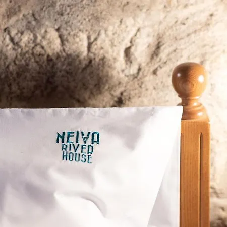 Neiva River House - Azenha Next To The River بيت للعطل