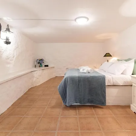 Neiva River House - Azenha Next To The River بيت للعطل