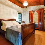 Neiva River House - Azenha Next To The River بيت للعطل